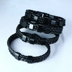 Gevlochten leren armband - roestvrijstalen bedels - op maat gemaakte namenArmbanden