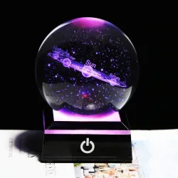 3D wereldbol met 8 planeten - kristallen bol met voet - lasergravure - Led nachtlampje - 8cmDecoratie