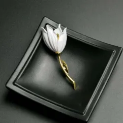 Witte tulp - elegante brocheBroches