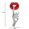 Kristallen hand met rode lippen - sexy brocheBroches