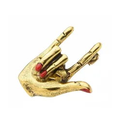 Hand met "Love" -gebaar - rode nagels - punkbrocheBroches