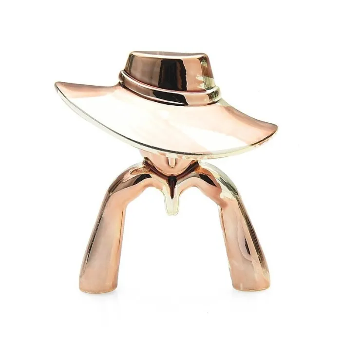 Dame figuur met hoed - brocheBroches