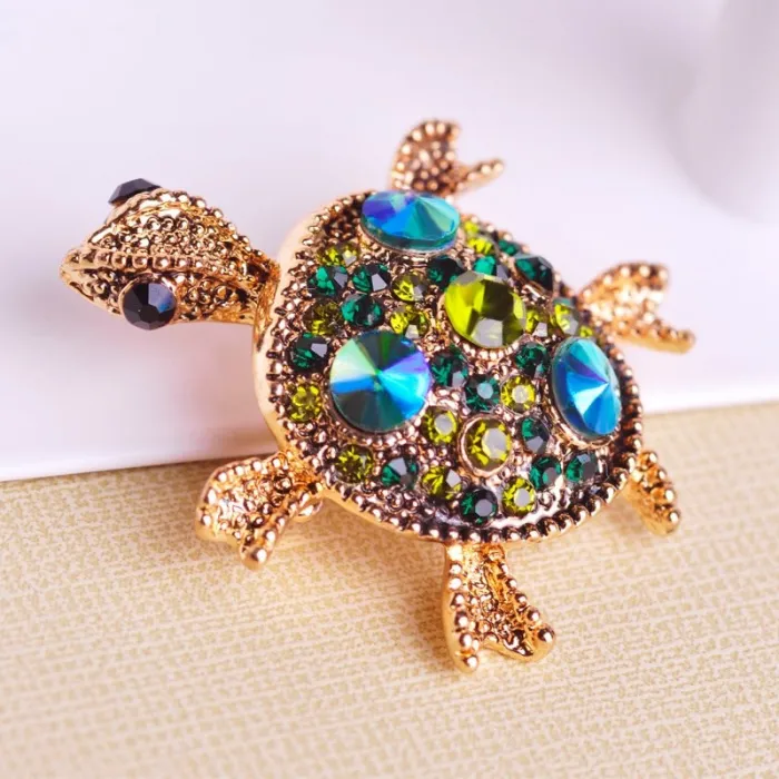Modieuze broche met kristallen schildpadBroches