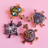 Modieuze broche met kristallen schildpadBroches