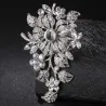 Elegante broche met grote kristallen bloemenBroches