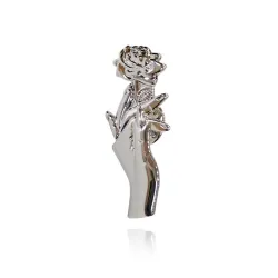 Zilveren broche met een hand die roos vasthoudt - pinBroches