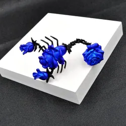 Broche in de vorm van een schorpioen met rozenBroches
