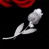 Luxe witte kristallen broche met roos / parelBroches