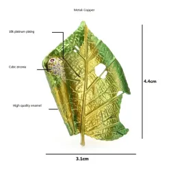 Blad met een zijderups - kristallen brocheBroches