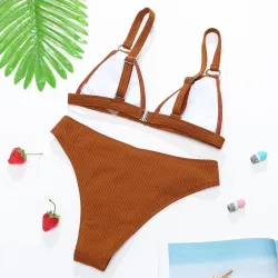 Sexy geribbelde bikiniset - push up - metalen versieringenBadkleding