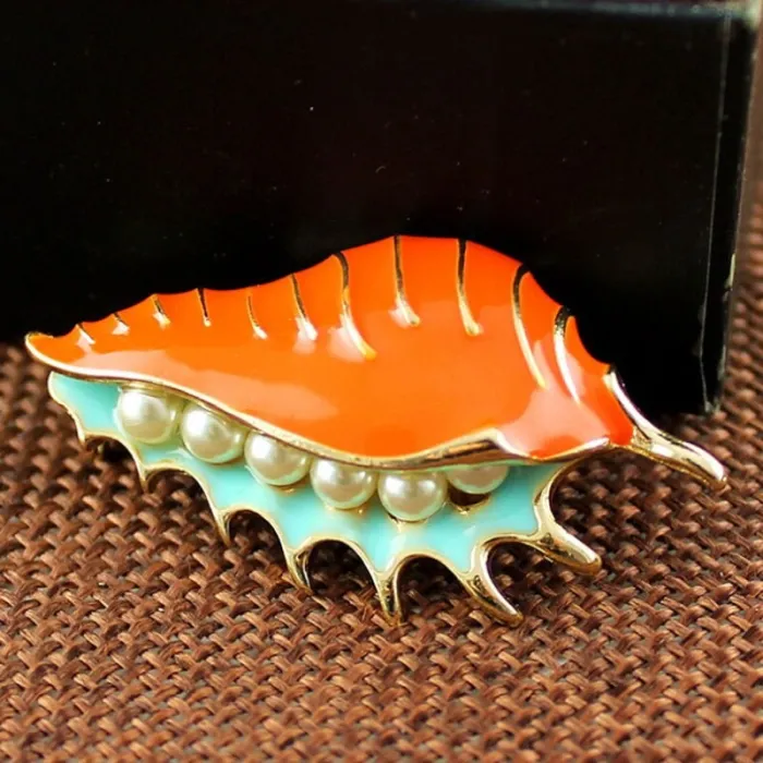 Rode zee mossel met parels - elegante brocheBroches