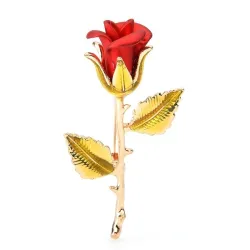 Stijlvolle gouden broche met een rode roosBroches