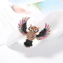 Stijlvolle broche met kleurrijke kristallen uilBroches