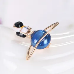 Stijlvolle broche met astronaut / globeBroches