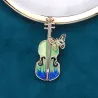 Stijlvolle broche met gitaar & kristallen vlinderBroches