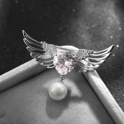 Luxe broche - engelenvleugels - kristallen hart - parelBroches
