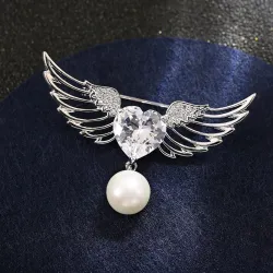 Luxe broche - engelenvleugels - kristallen hart - parelBroches