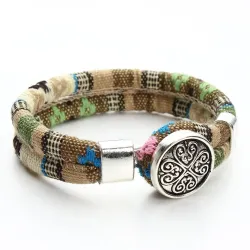 Armband in Boheemse stijl - kleurrijk gelaagd katoen - Tibetaans zilver - drukknoopArmbanden