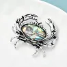 Vintage metalen krabbroche - met kleurrijke schelpBroches