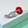 Kristallen broche - rode lippen / Be Quiet gebaarBroches