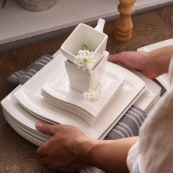 Elegant servies - wit porseleinen servies - kopjes - schotels - bordenBestek