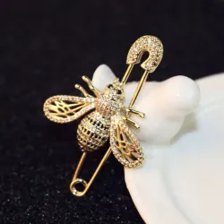 Shiny gold bee - crystal broochBrooches