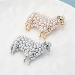 Schaap broche met parelsBroches
