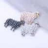 Schaap broche met parelsBroches