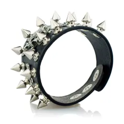 Brede leren armband - klinknagels - schedel - punkstijlArmbanden