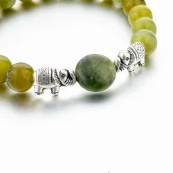 Groene natuursteen kralen / zilveren olifant - armbandArmbanden