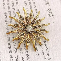 Retro broche - zon met kristallenBroches