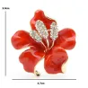 Grote bloem met kristallen - elegante broche - met kettinggatBroches