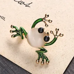 Green frog broochBrooches