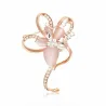 Roze opaal bloem met kristallen - elegante brocheBroches