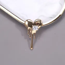 Hartvormige broche met zirkoonBroches