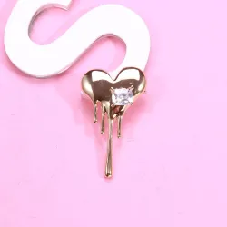 Heart shaped brooch with zirconBrooches