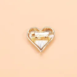 Classic heart shaped broochBrooches
