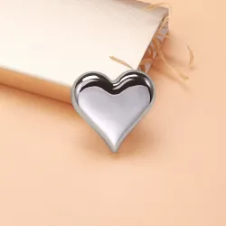 Classic heart shaped broochBrooches