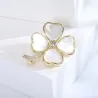 Broche klavertje vier - schelp / kristalBroches