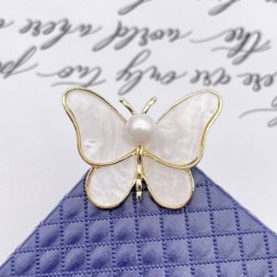 Witte schelp vlinder - met een parel - brocheBroches