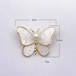 Witte schelp vlinder - met een parel - brocheBroches