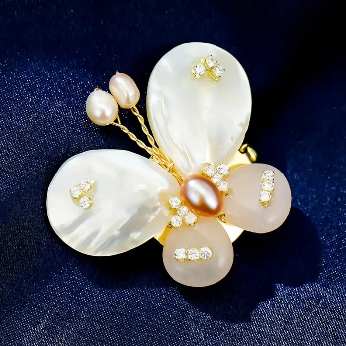 Parelmoer schelp vlinder - met kristallen / parelsBroches