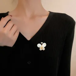 Parelmoer schelp vlinder - met kristallen / parelsBroches