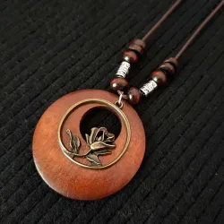 Touw collier - met ronde houten hanger - metalen blad / bloem / olifantHalskettingen