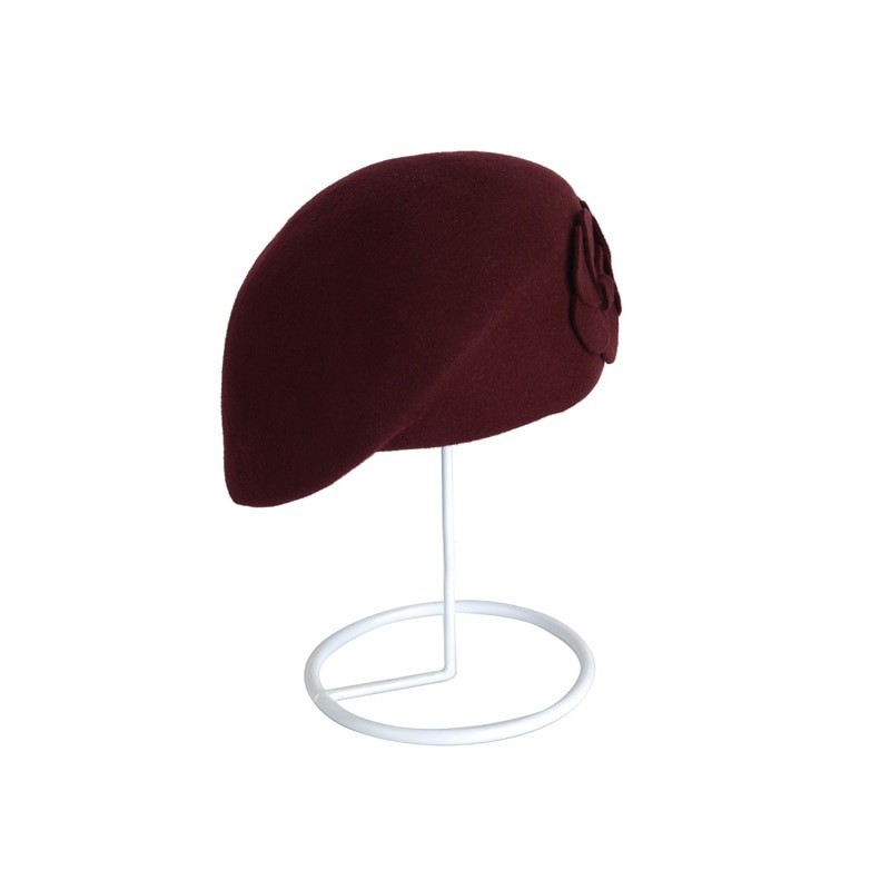 Modieuze wollen baret - met bloemPetten & Hoeden