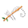 Luie kat liggend op boom - emaille brocheBroches