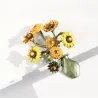 Vaas met zonnebloemen - retro brocheBroches