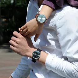 Elegant wooden quartz watch - unisexWatches