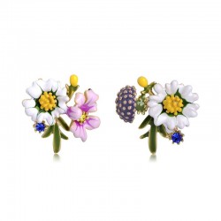 Small chrysanthemum stud earringsEarrings