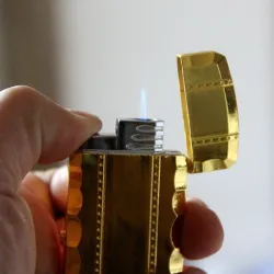Butane jet cigarette lighter - quartz clock - torchAanstekers